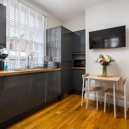 Contemporary Ground Floor Apartment - Town Centre With Parking! Cheltenham Exterior foto