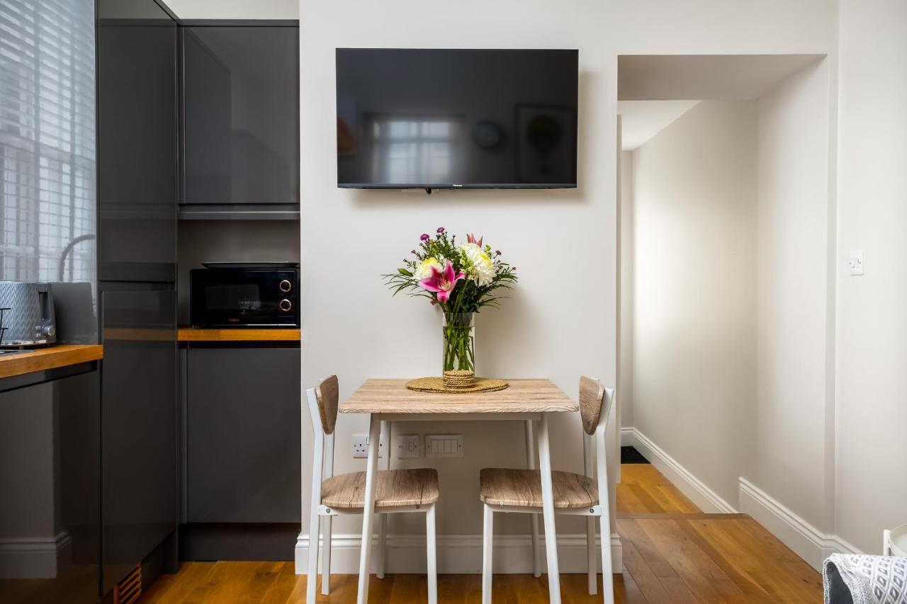 Contemporary Ground Floor Apartment - Town Centre With Parking! Cheltenham Exterior foto